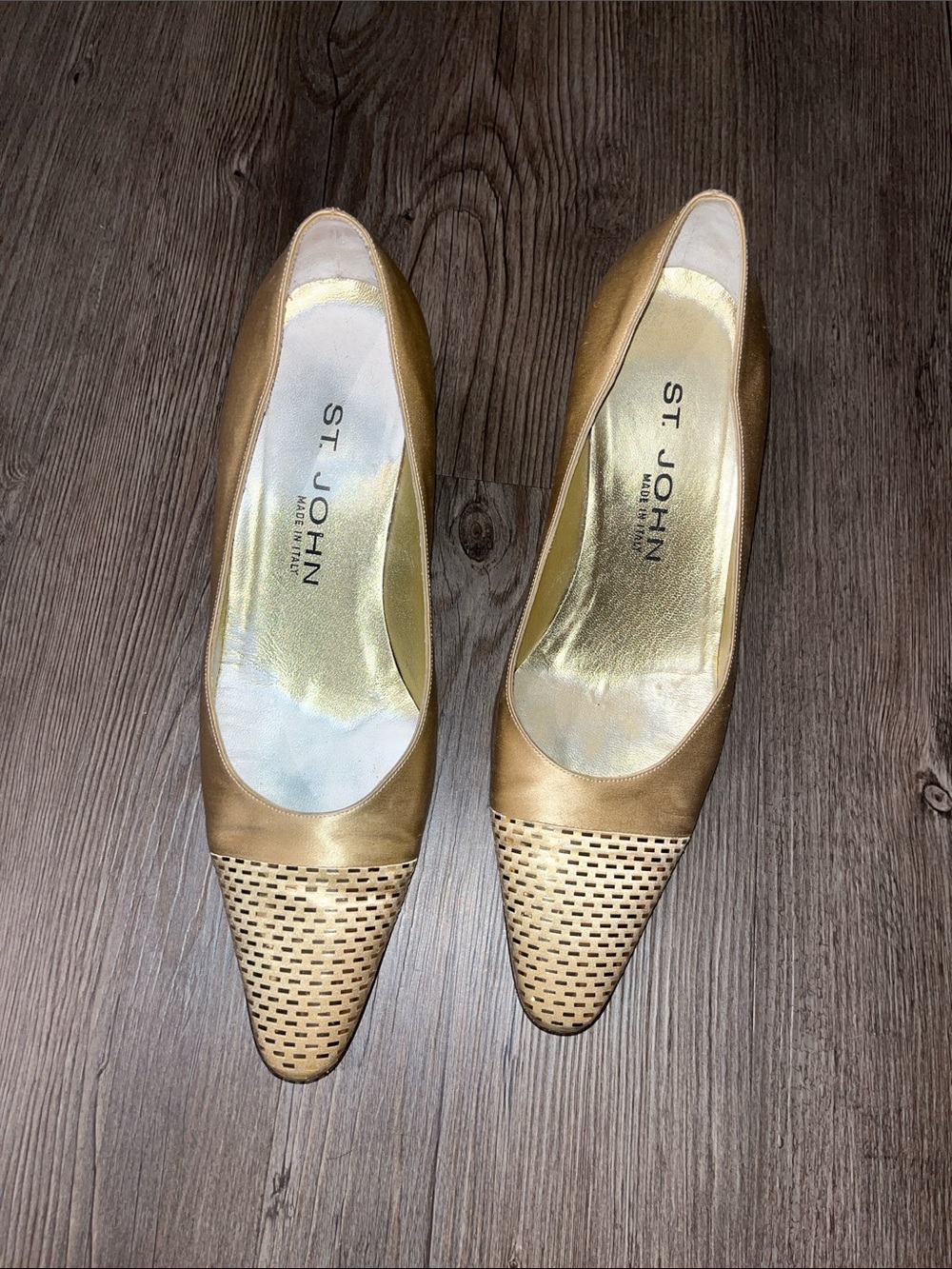 ST. JOHN Gold Satin Sequin Pumps